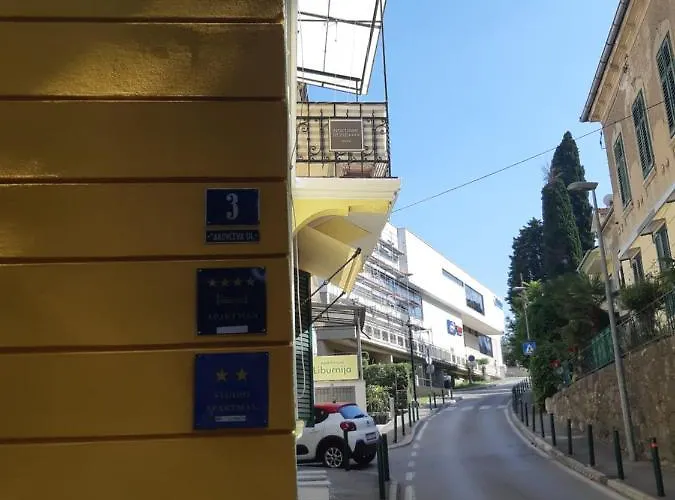 Rose アパート オパティヤ