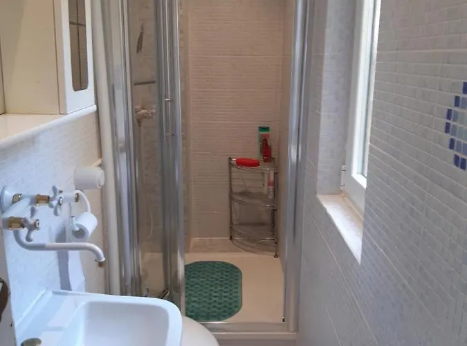 Rose アパート オパティヤ