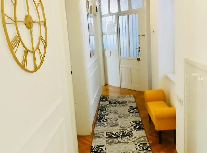 Rose アパート オパティヤ